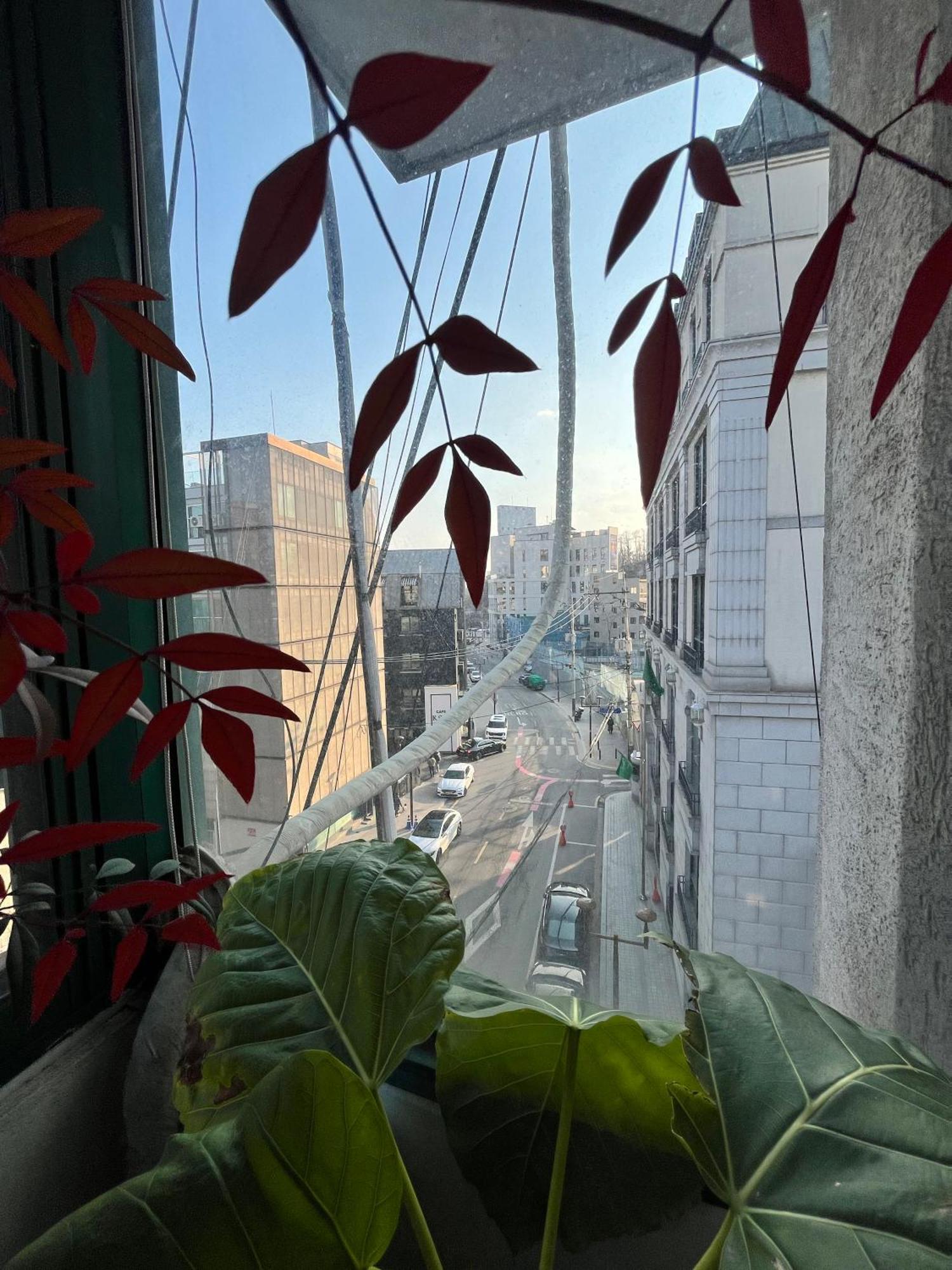 Where Past Meets Present On Antique Street Apartment Seoul