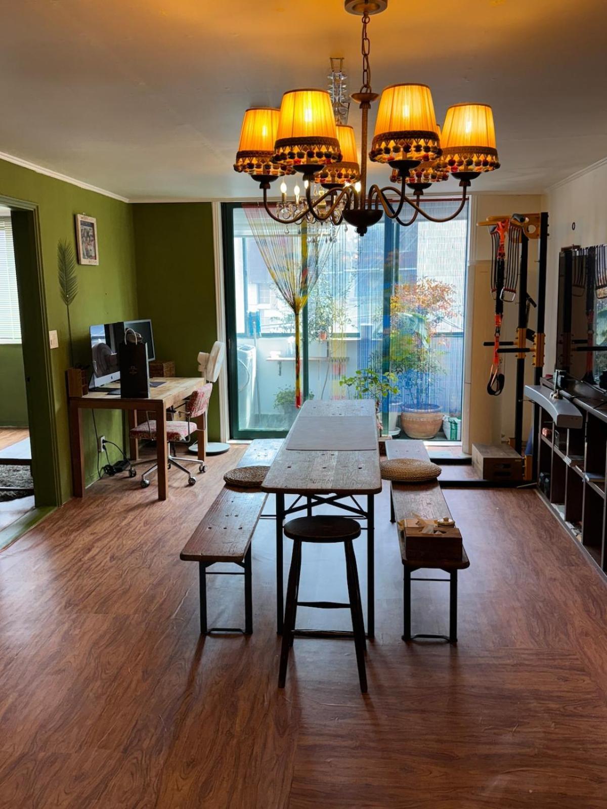 Apartment Where Past Meets Present On Antique Street Seoul